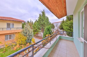 Villa, Hot Tub, Garden View (Dubleks) | Balcony - Dundar Thermal Villa Otel (Afyonkarahisar)