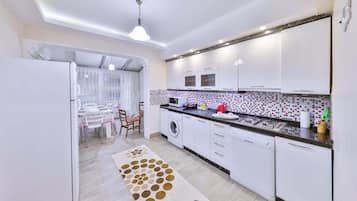 Villa, 2 chambres, sauna, vue jardin | Cuisine privée | Grand réfrigérateur, plaque de cuisson, cafetière/bouilloire