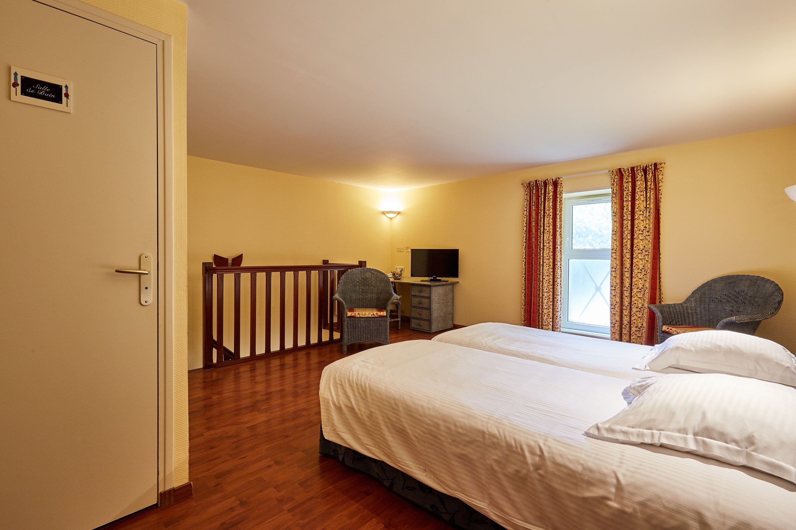 family duplex | desk, soundproofing, iron/ironing board, bed sheets