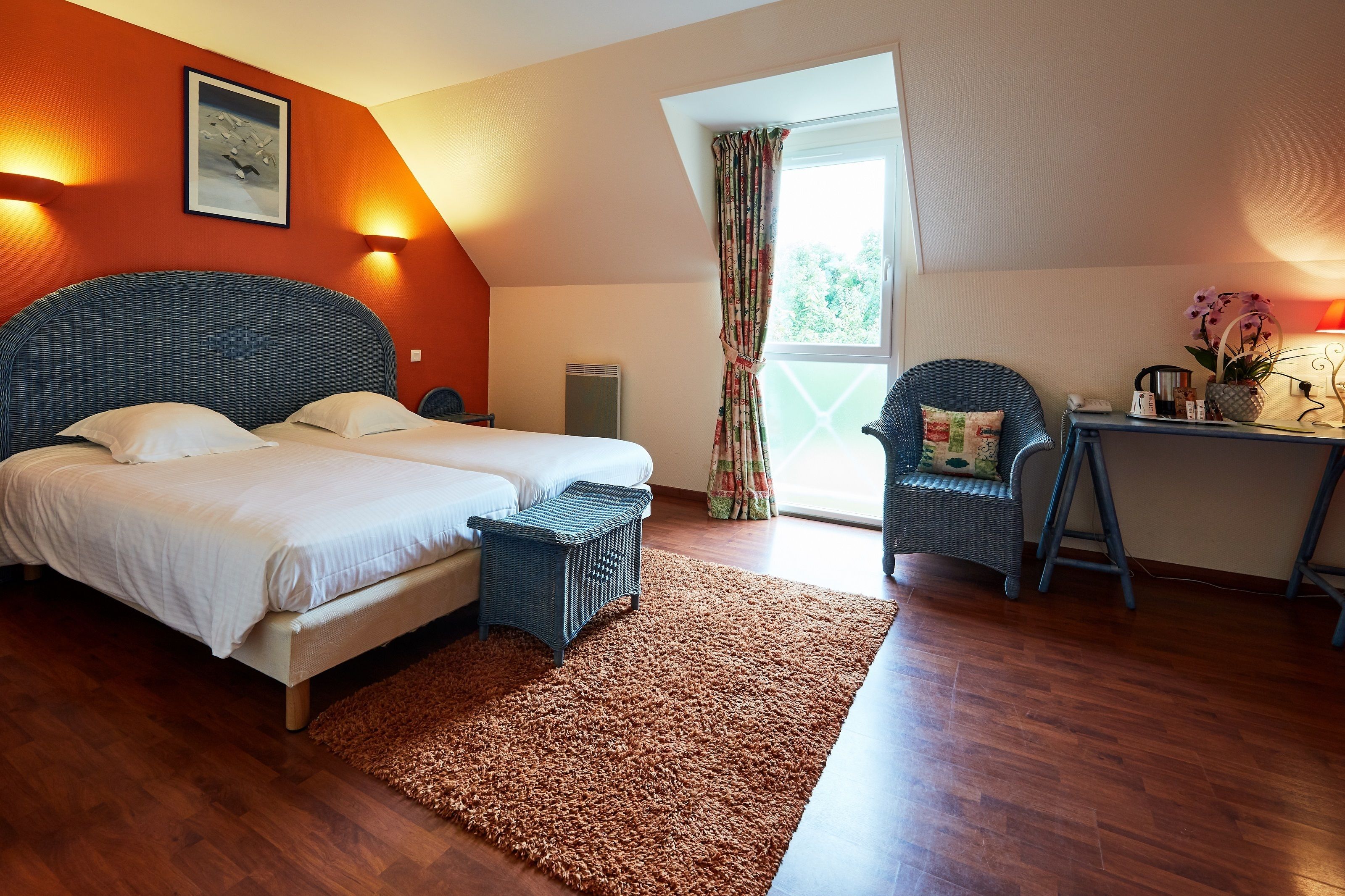 classic room, 2 single beds, non smoking | desk, soundproofing, iron/ironing board, bed sheets