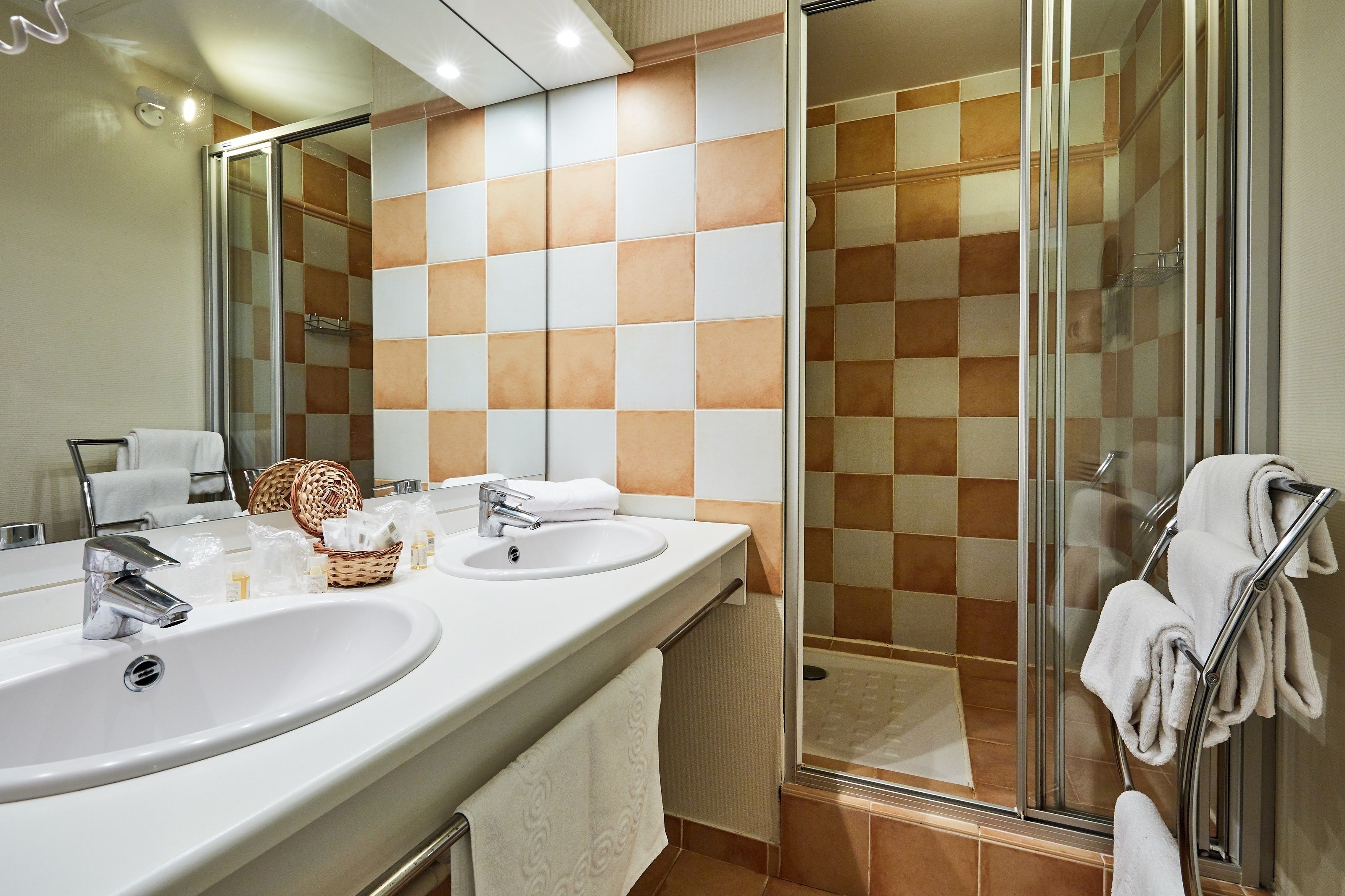 triple room | bathroom | hair dryer, towels