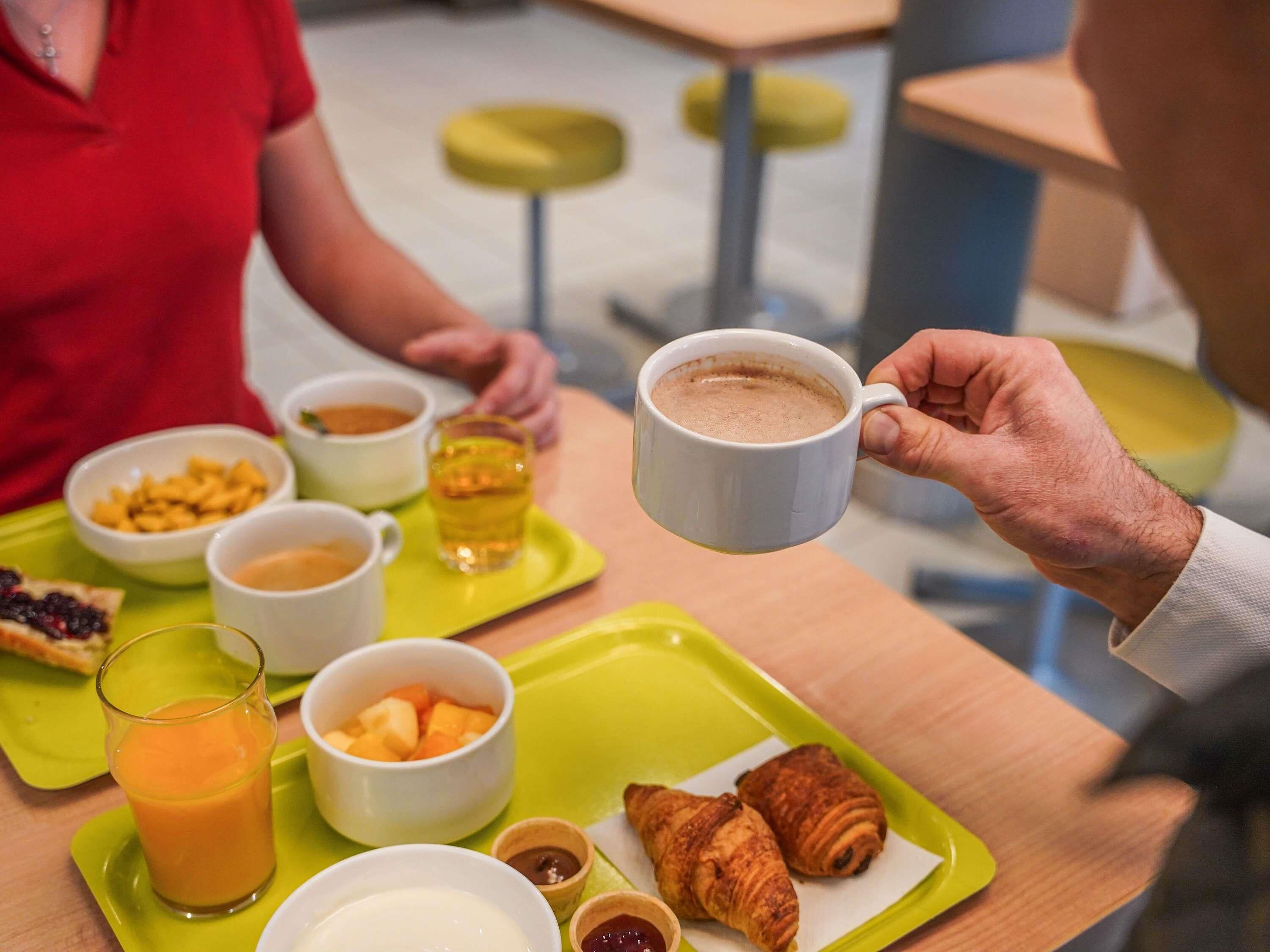 daily cooked-to-order breakfast for a fee