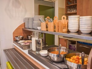 Daily cooked-to-order breakfast for a fee - ibis budget Bayeux (Nonant)