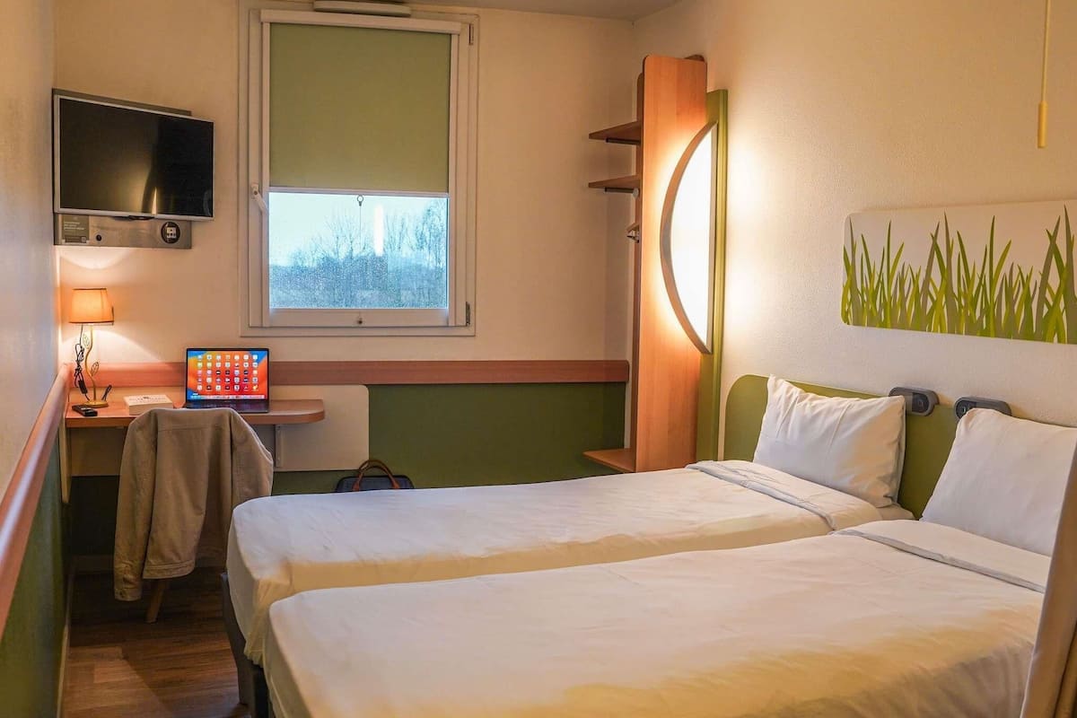 Twin Room, 2 Twin Beds | Premium bedding, desk, soundproofing, iron/ironing board