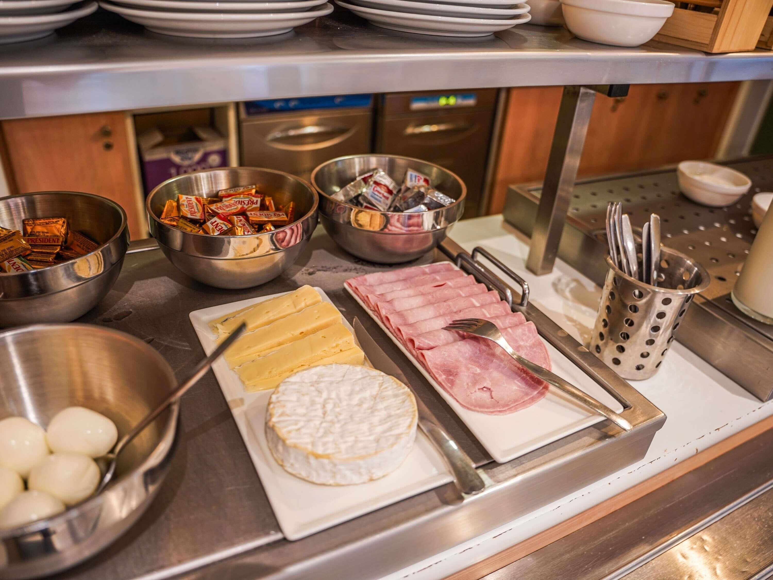 daily cooked-to-order breakfast for a fee