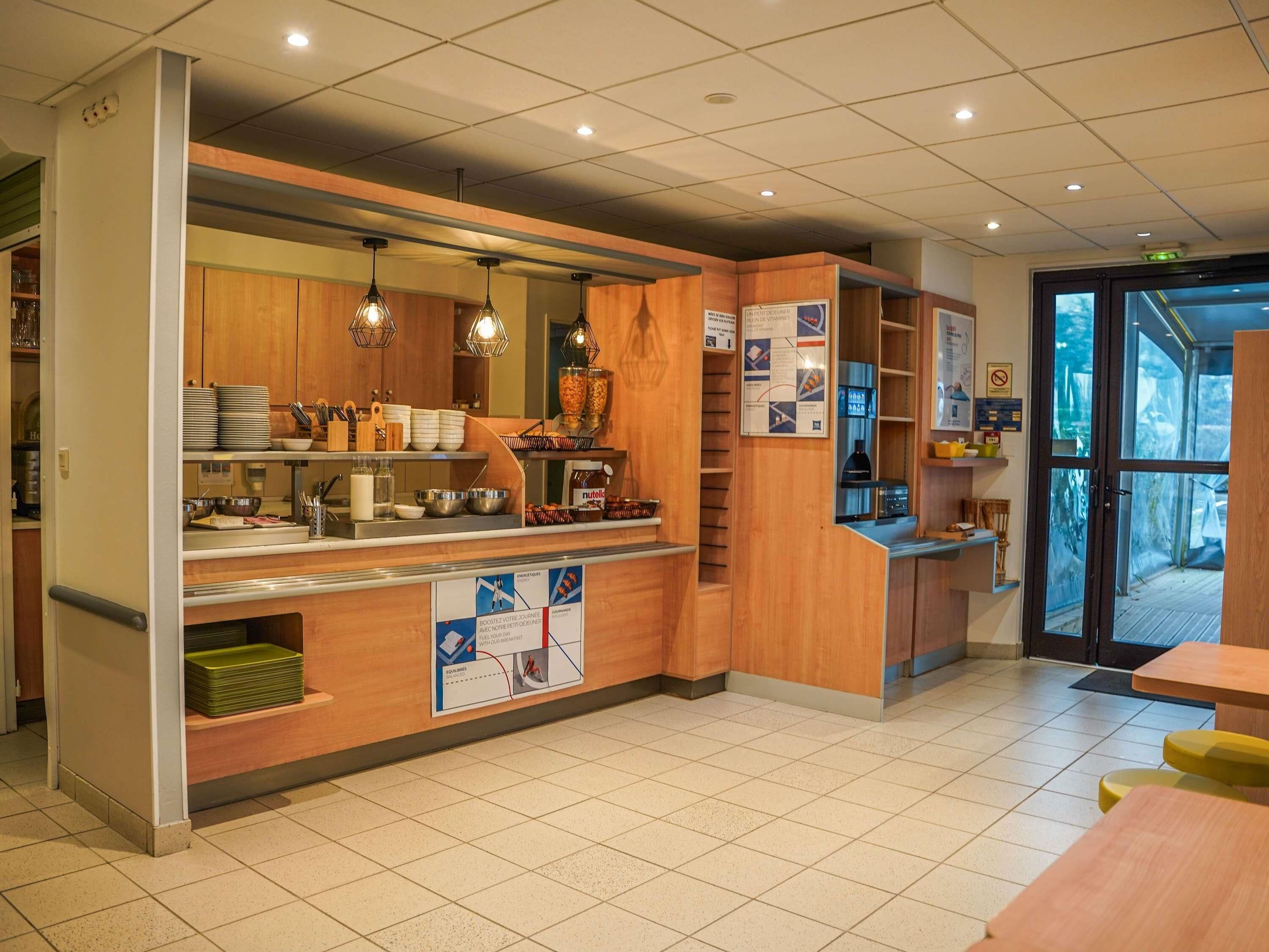 daily cooked-to-order breakfast for a fee