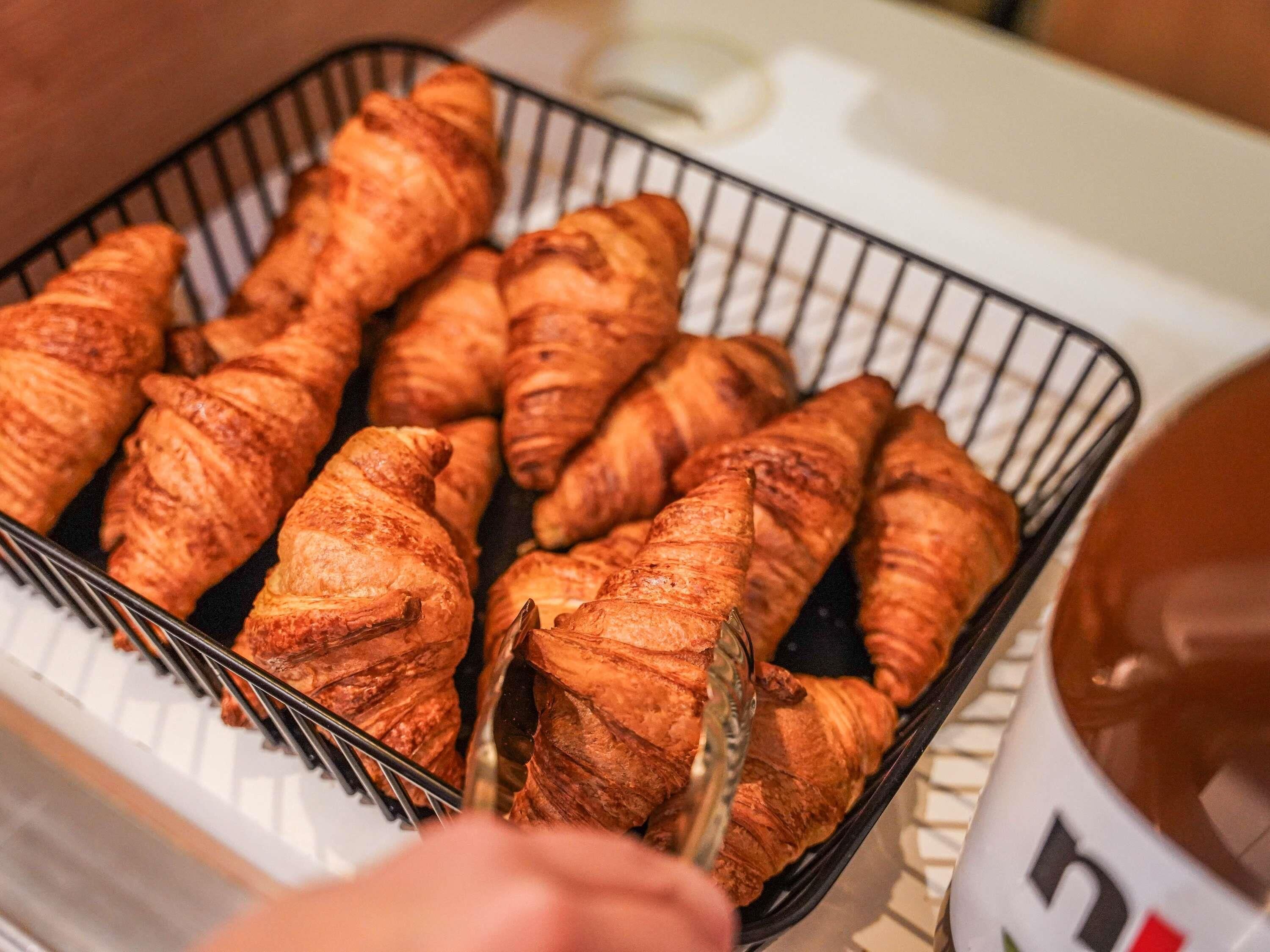 daily cooked-to-order breakfast for a fee