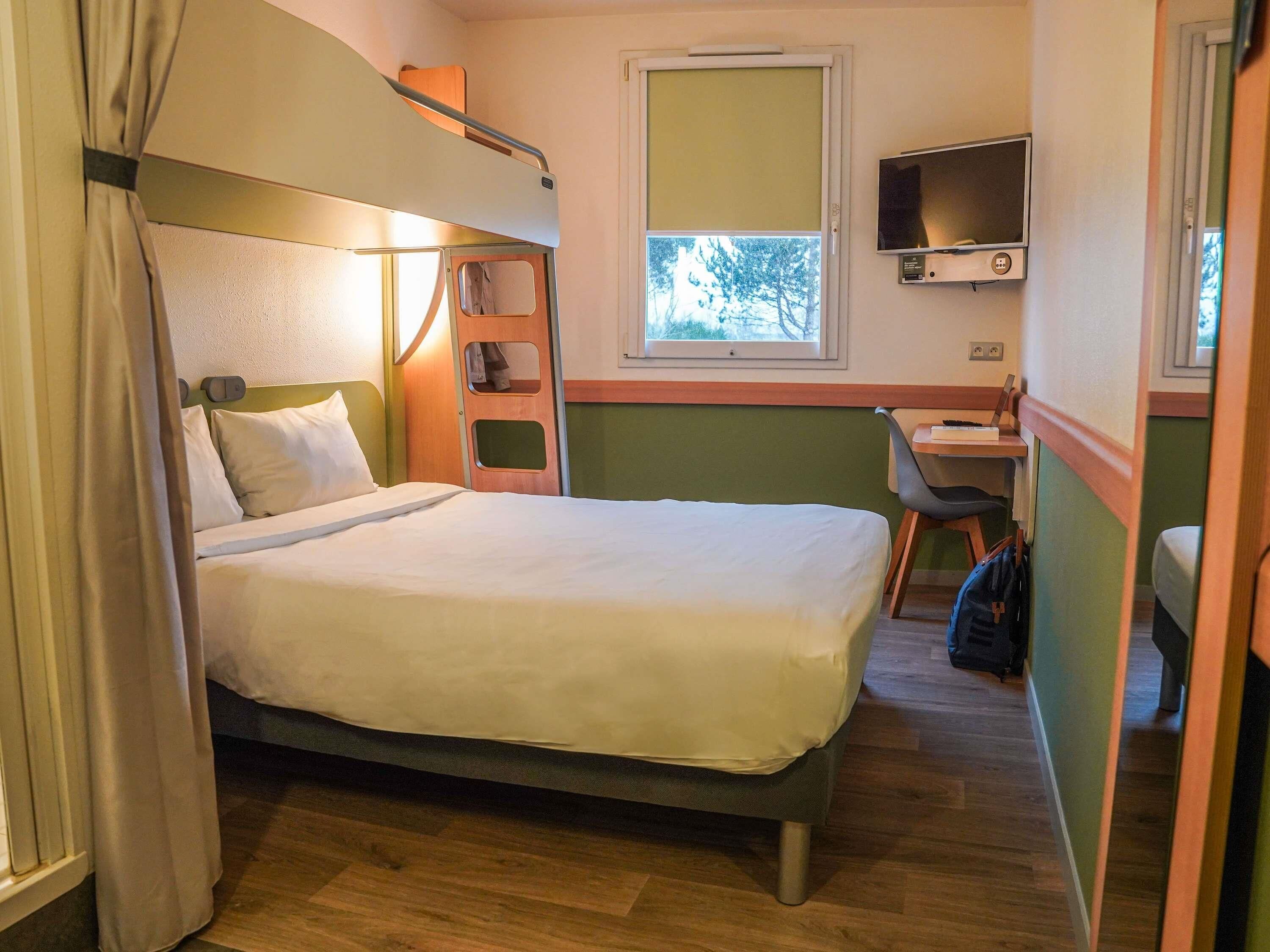 Triple Room, Multiple Beds | Premium bedding, desk, soundproofing, iron/ironing board