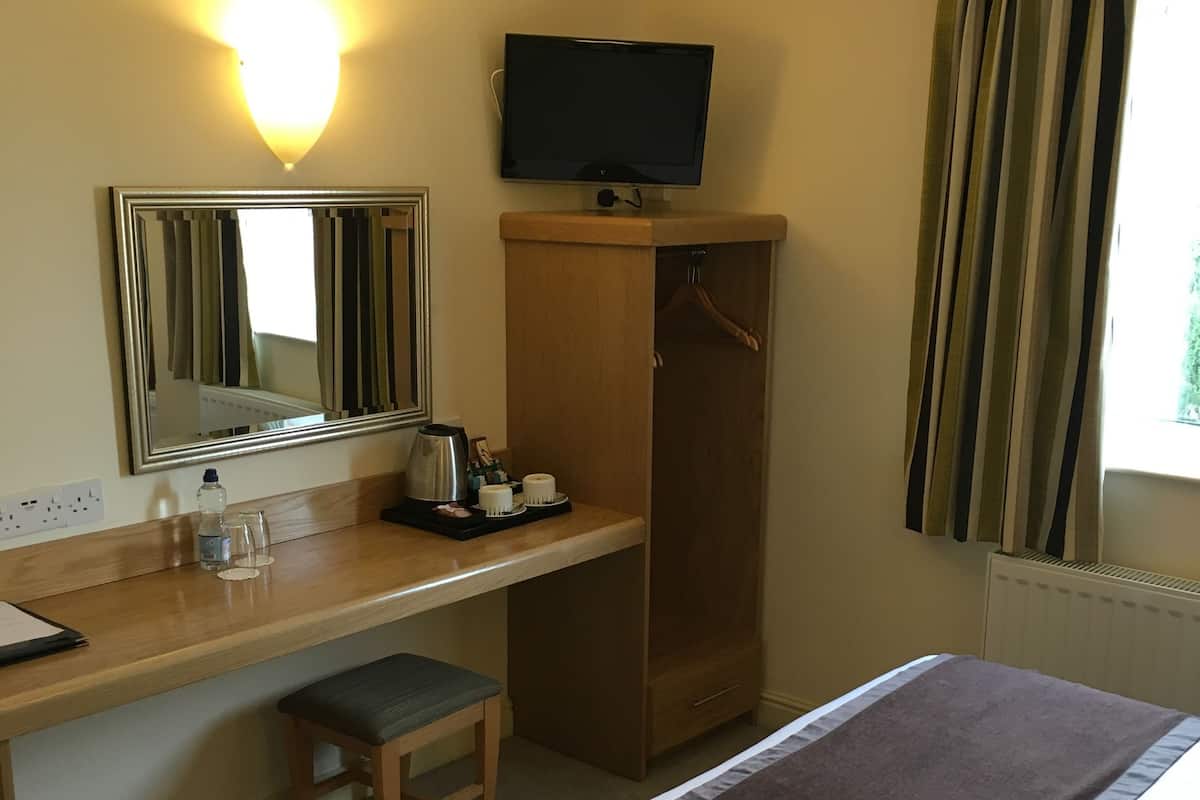 Desk, iron/ironing board, free WiFi