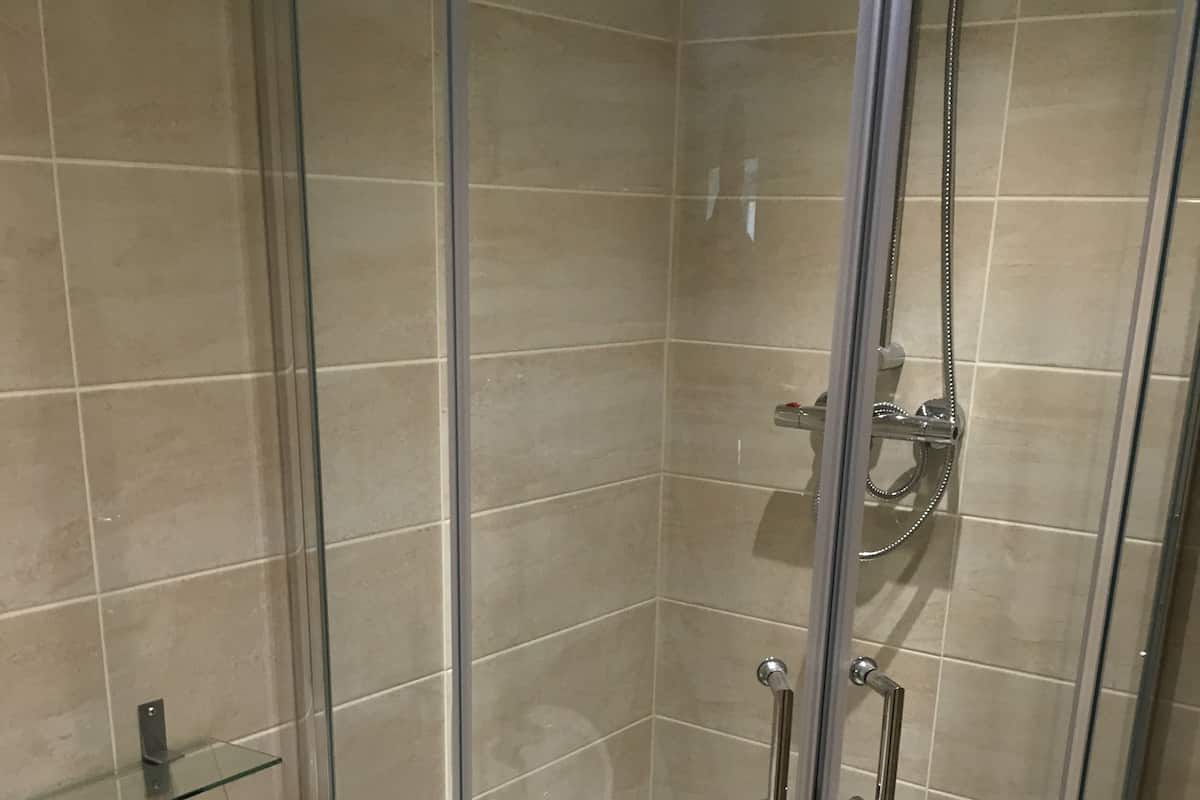 shower, free toiletries, towels, toilet paper