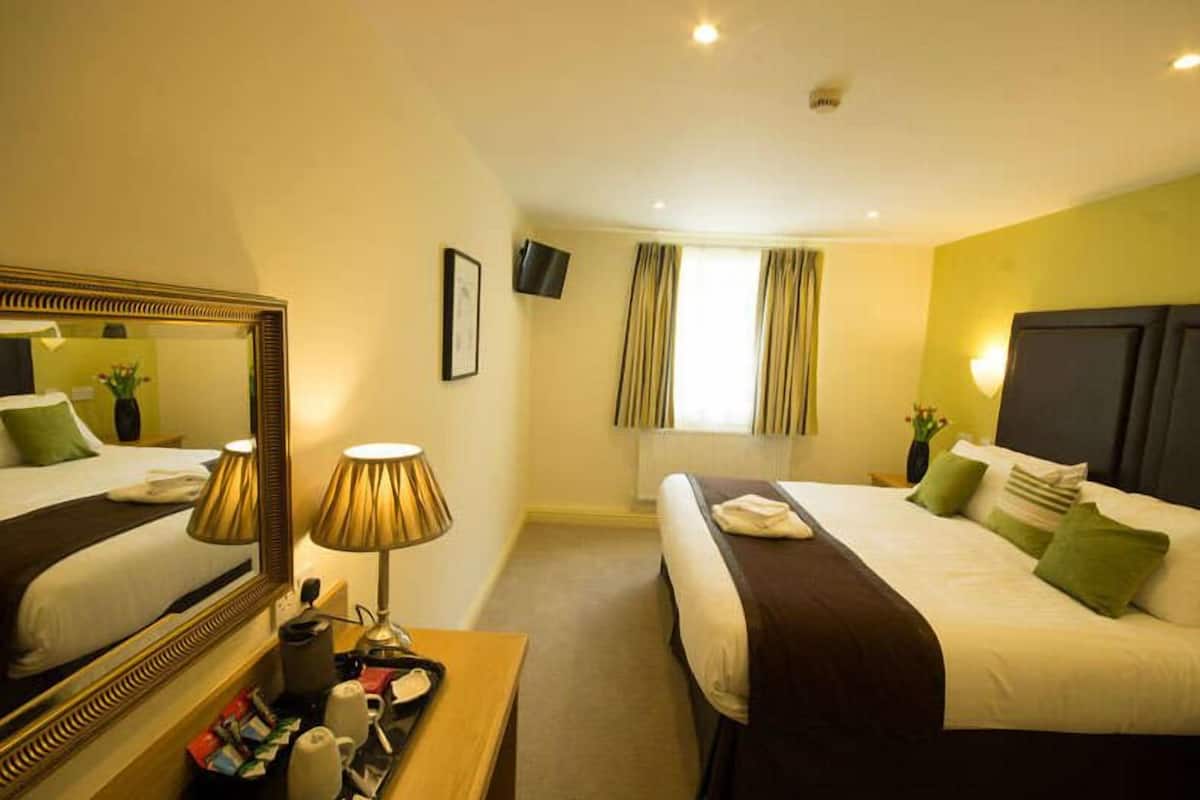 superior double room | desk, iron/ironing board, free wifi