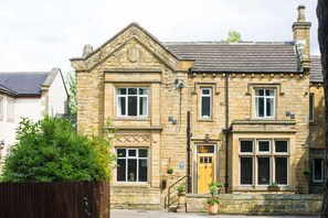 Exterior - Wakefield Limes Lodge (Wakefield)