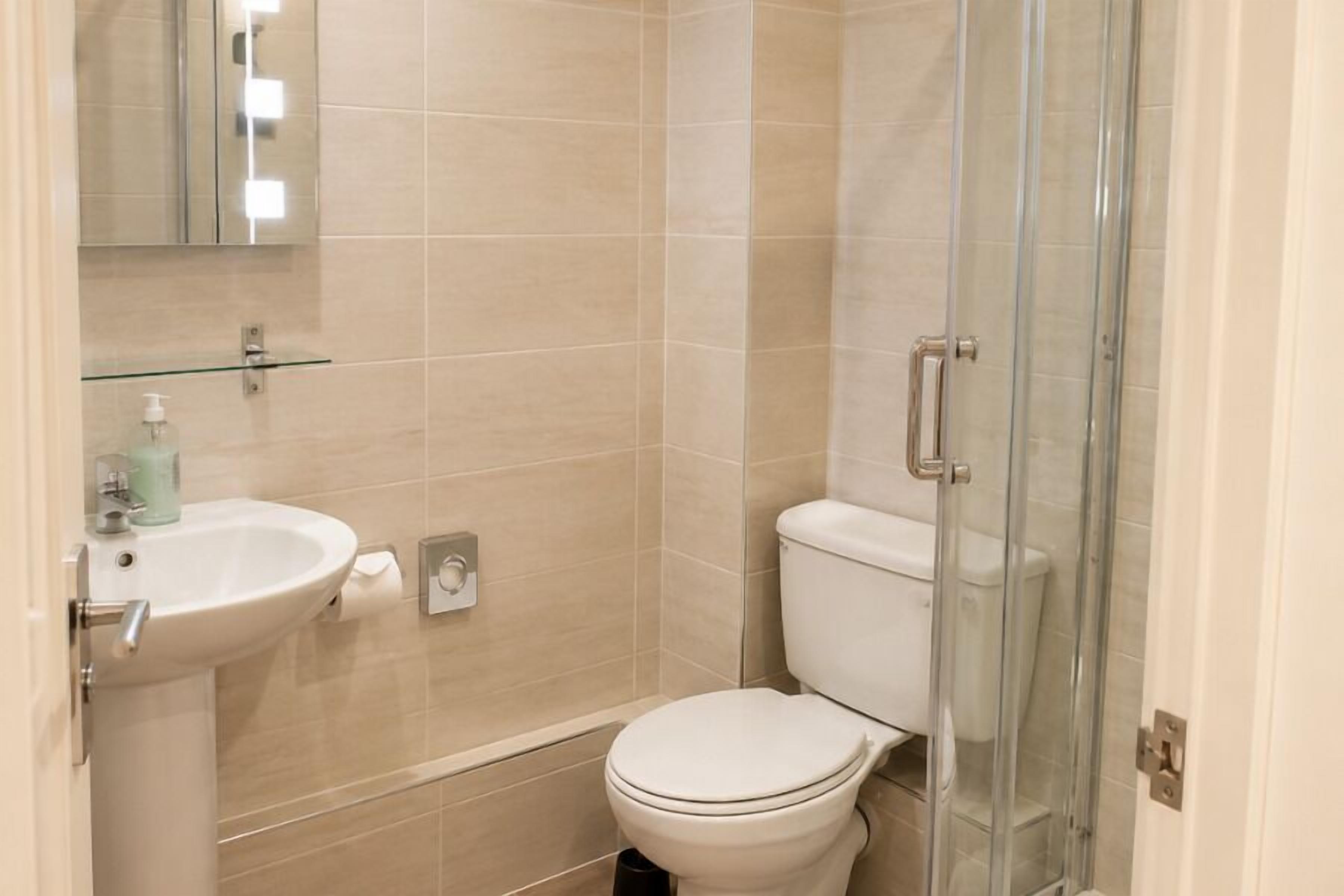 Shower, free toiletries, towels, toilet paper