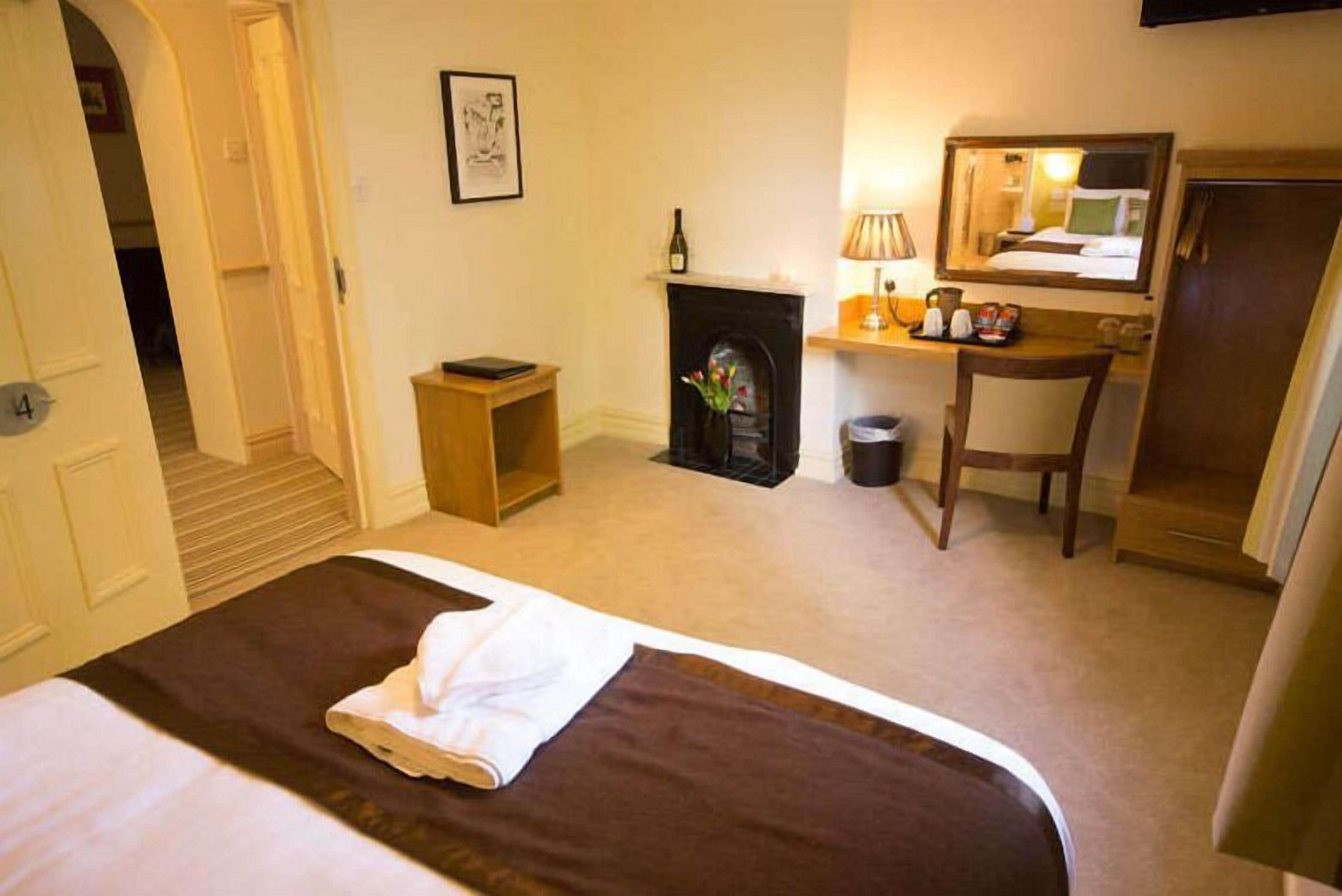 superior double room | desk, iron/ironing board, free wifi