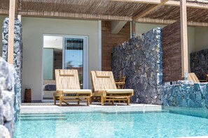 Outdoor pool, sun loungers - Dias Studios (Rhodes)