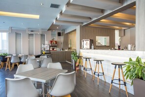 Free daily buffet breakfast - Dias Studios (Rhodes)