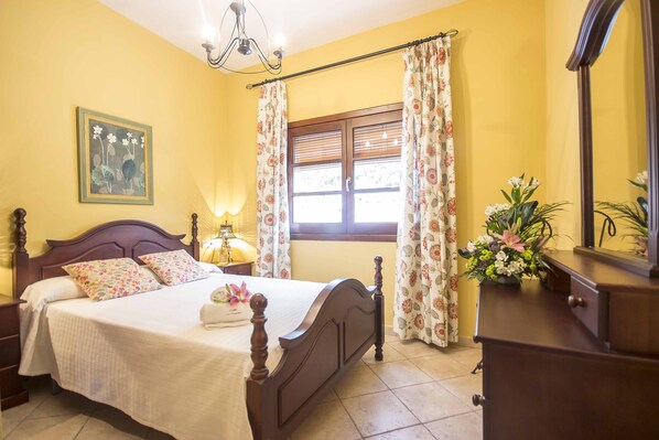 Iron/ironing board, free WiFi, wheelchair access