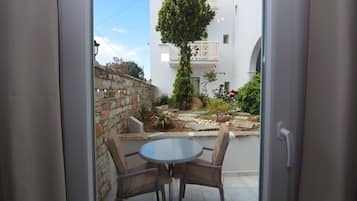Deluxe Double or Twin Room (Semi Basement) | Minibar, soundproofing, iron/ironing board, free WiFi