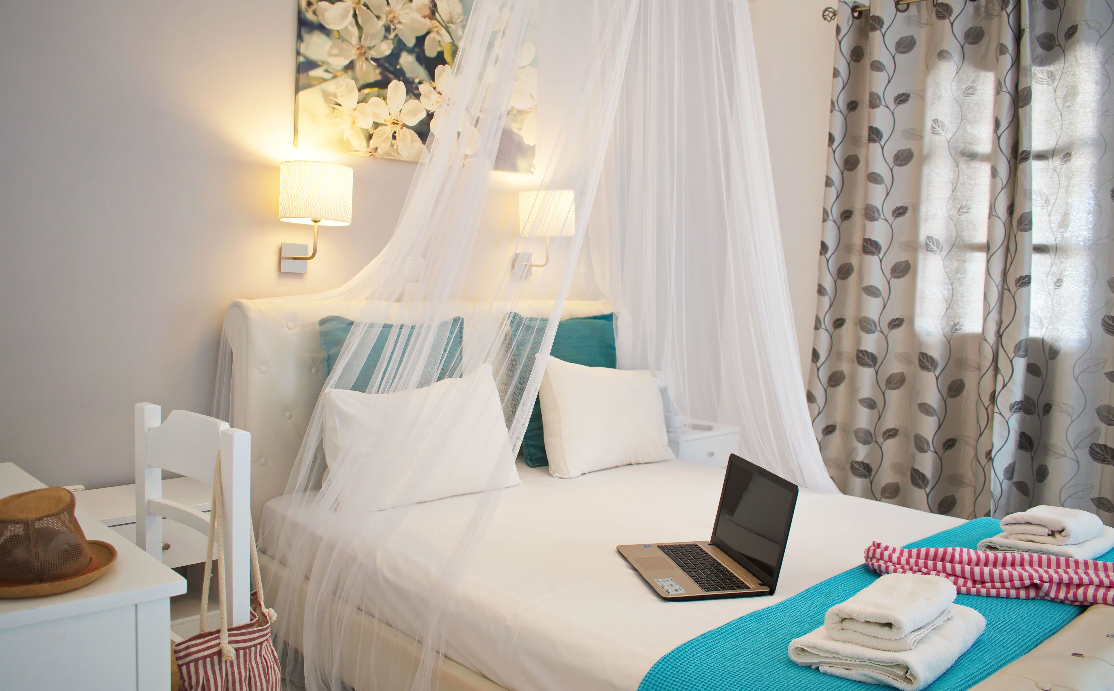 deluxe room | minibar, soundproofing, iron/ironing board, free wifi