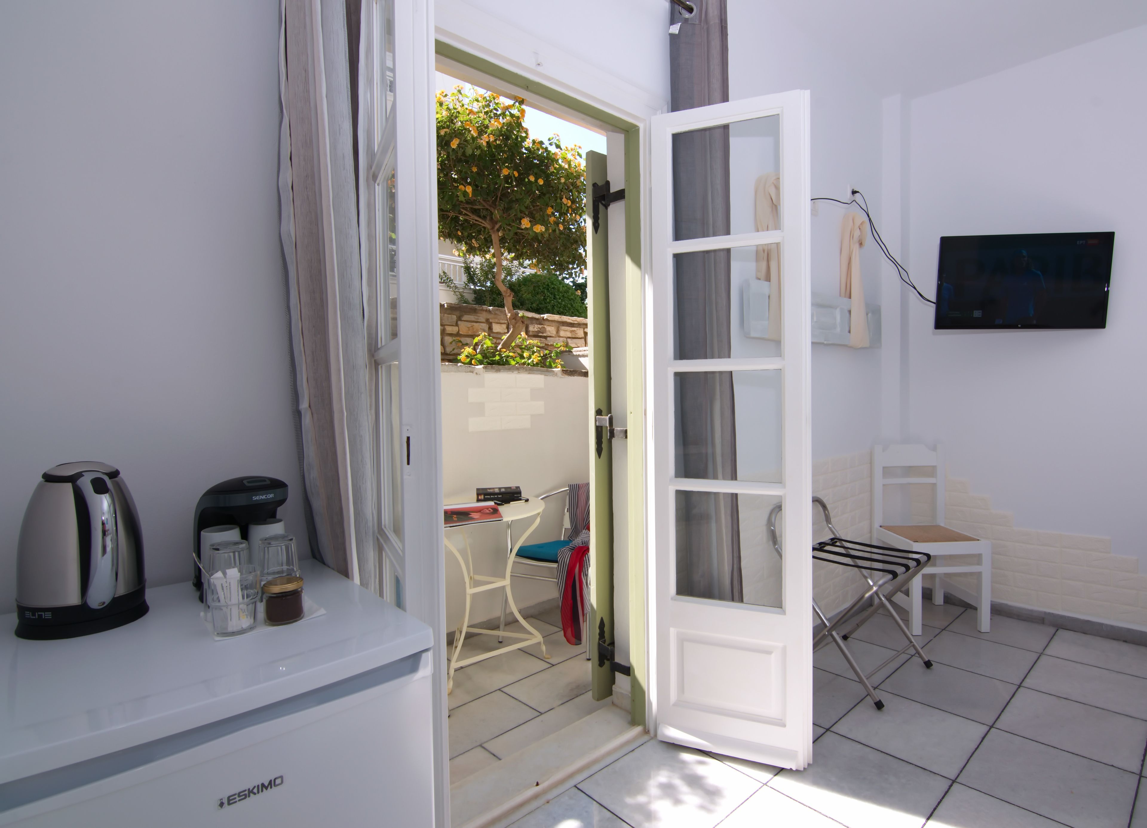 economy twin room (basement) | minibar, soundproofing, iron/ironing board, free wifi