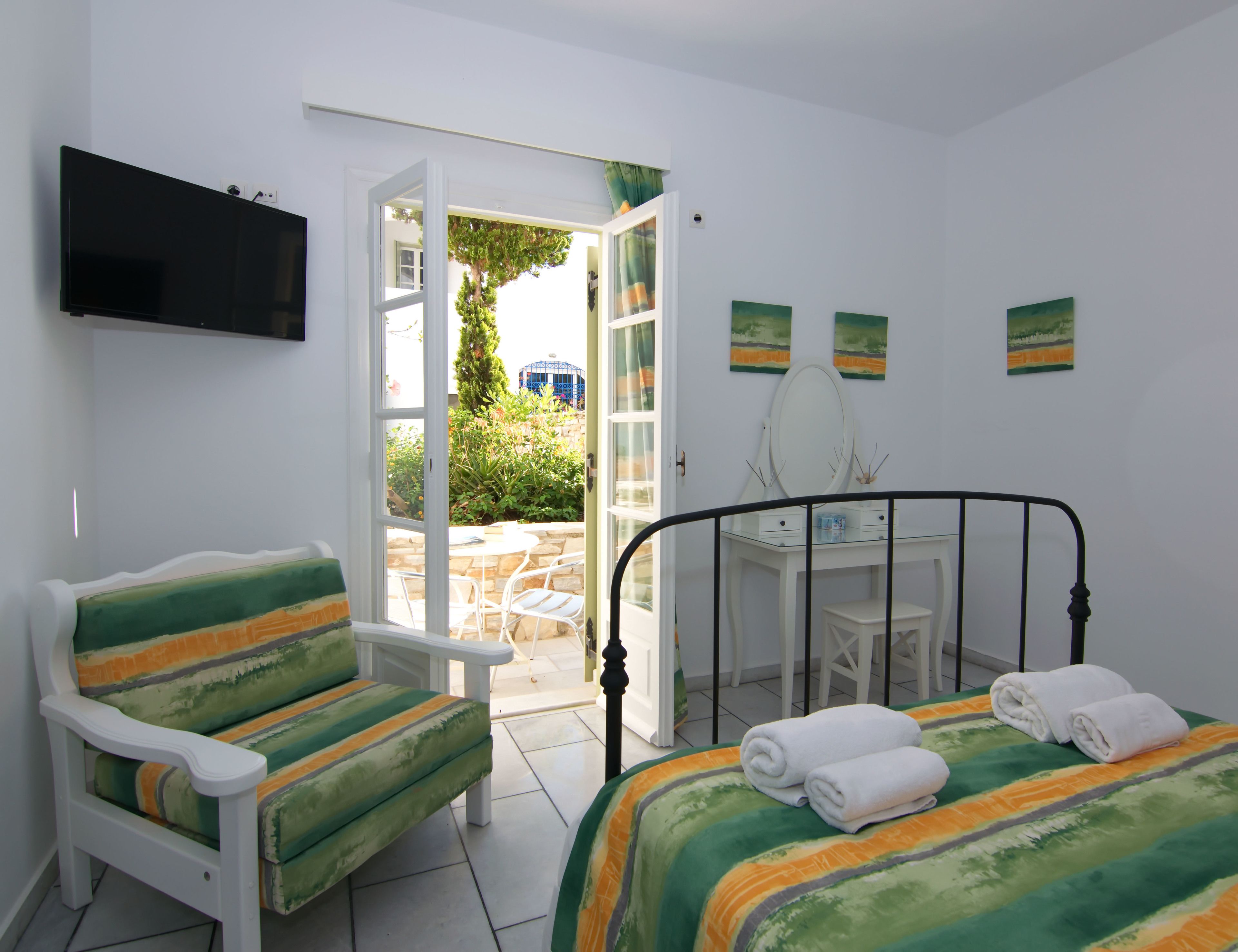 deluxe double or twin room (semi basement) | minibar, soundproofing, iron/ironing board, free wifi