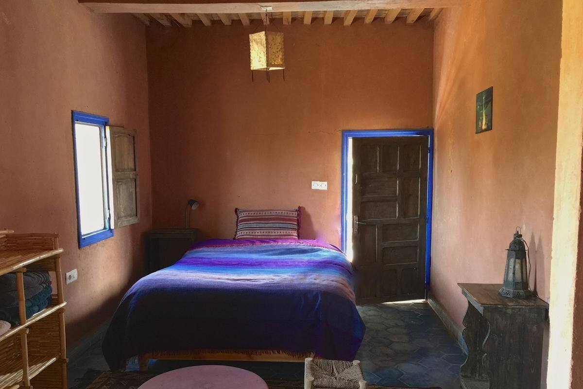 Habitación doble | Caja fuerte y ropa de cama