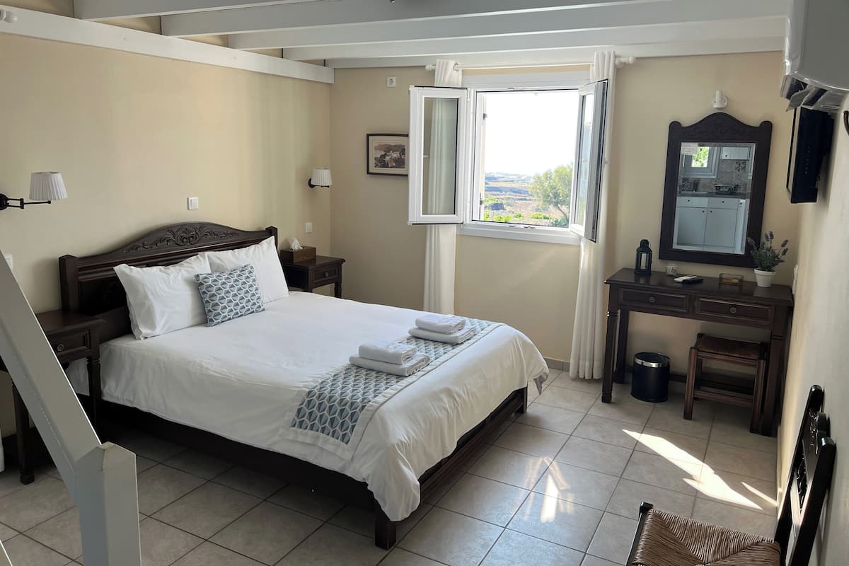 Studio, Pool View | In-room safe, soundproofing, iron/ironing board, free WiFi