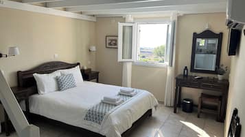 Studio, Pool View | In-room safe, soundproofing, iron/ironing board, free WiFi