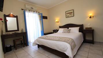 Studio, Poolblick | Zimmersafe, schallisolierte Zimmer, BĂŒgeleisen/BĂŒgelbrett