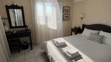 In-room safe, soundproofing, iron/ironing board, free WiFi