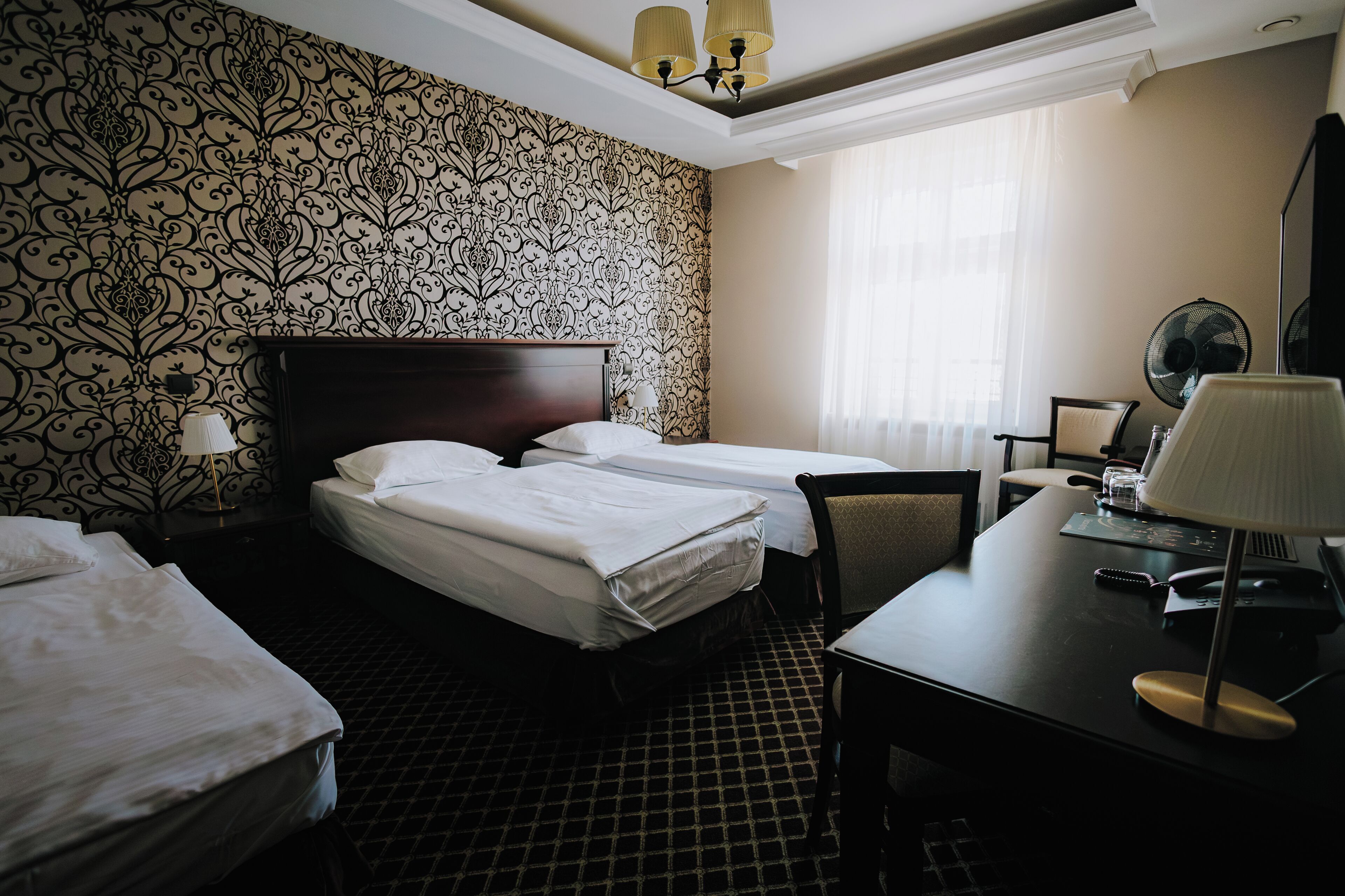 Dreibettzimmer | Minibar, Schreibtisch, laptopgeeigneter Arbeitsplatz