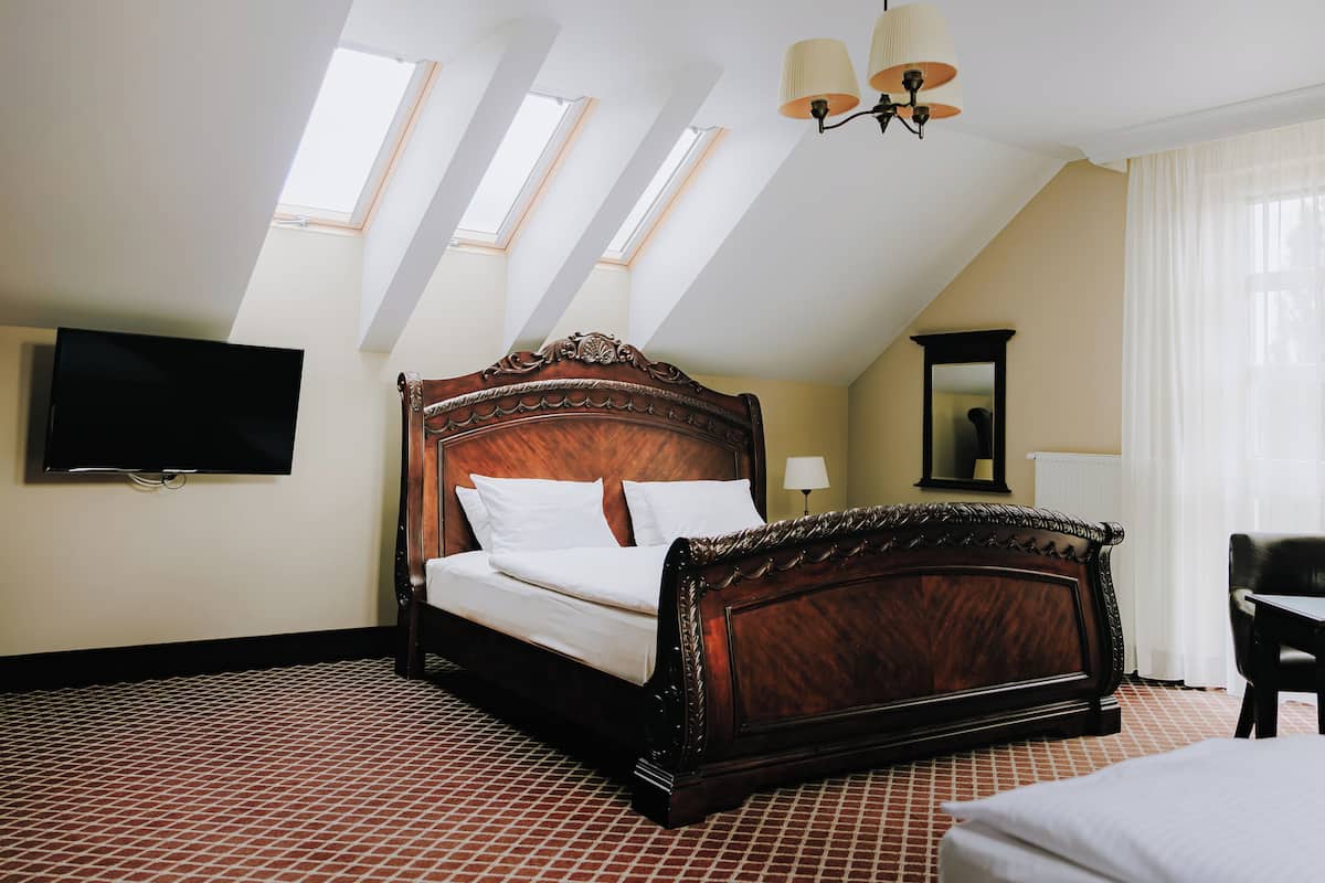 Familienzimmer | Minibar, Schreibtisch, laptopgeeigneter Arbeitsplatz