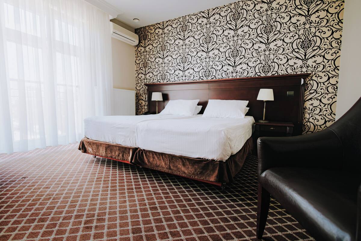 Standard Room | Minibar, desk, laptop workspace, blackout drapes