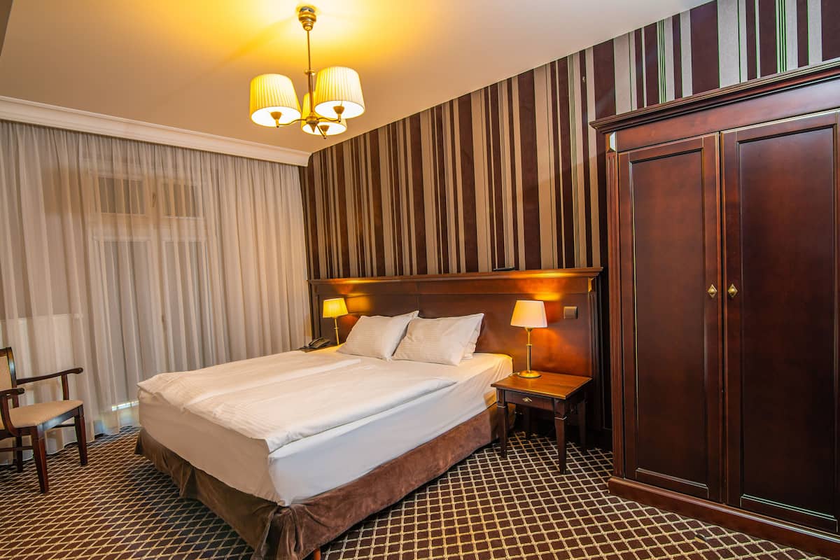 Traditional-Einzelzimmer, 1 großes Einzelbett, Nichtraucher | 1 Schlafzimmer, Minibar, Schreibtisch, laptopgeeigneter Arbeitsplatz