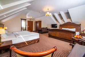 Family Quadruple Room | Minibar, desk, laptop workspace, blackout drapes - Hotel Wileński  (Olsztyn)