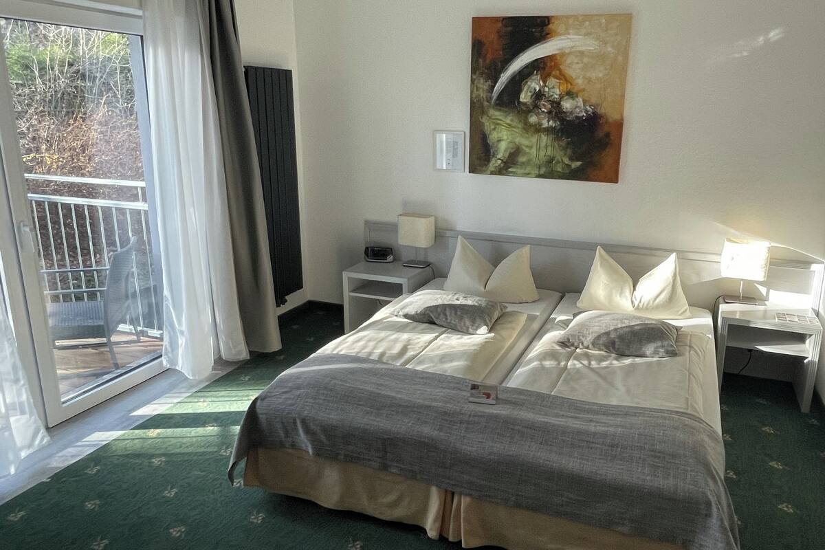 Rom – standard | Sengetøy av topp kvalitet, memory foam-senger og skrivebord
