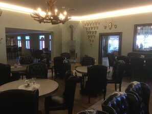 2 Restaurants; Frühstück, Mittagessen und Abendessen werden serviert