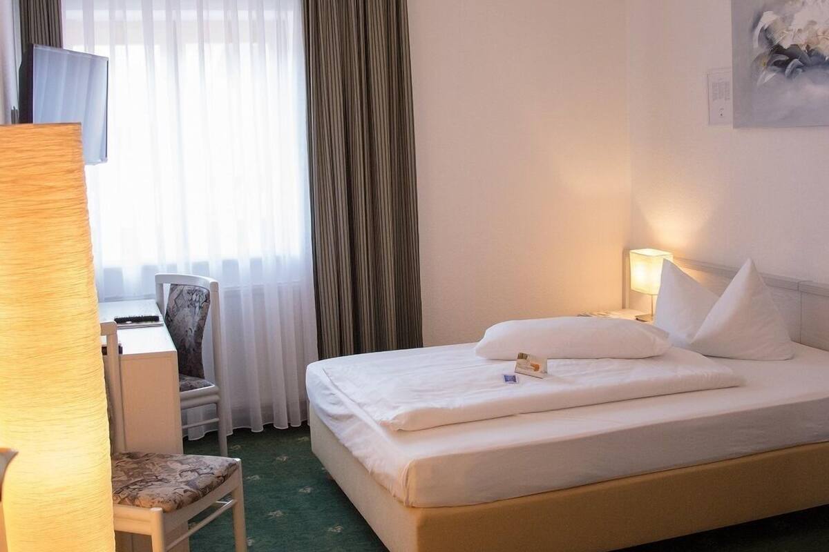 Rom – standard | Sengetøy av topp kvalitet, memory foam-senger og skrivebord