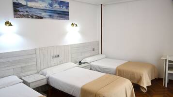 Bureau, espace de travail pour ordinateur portable, Wi-Fi gratuit