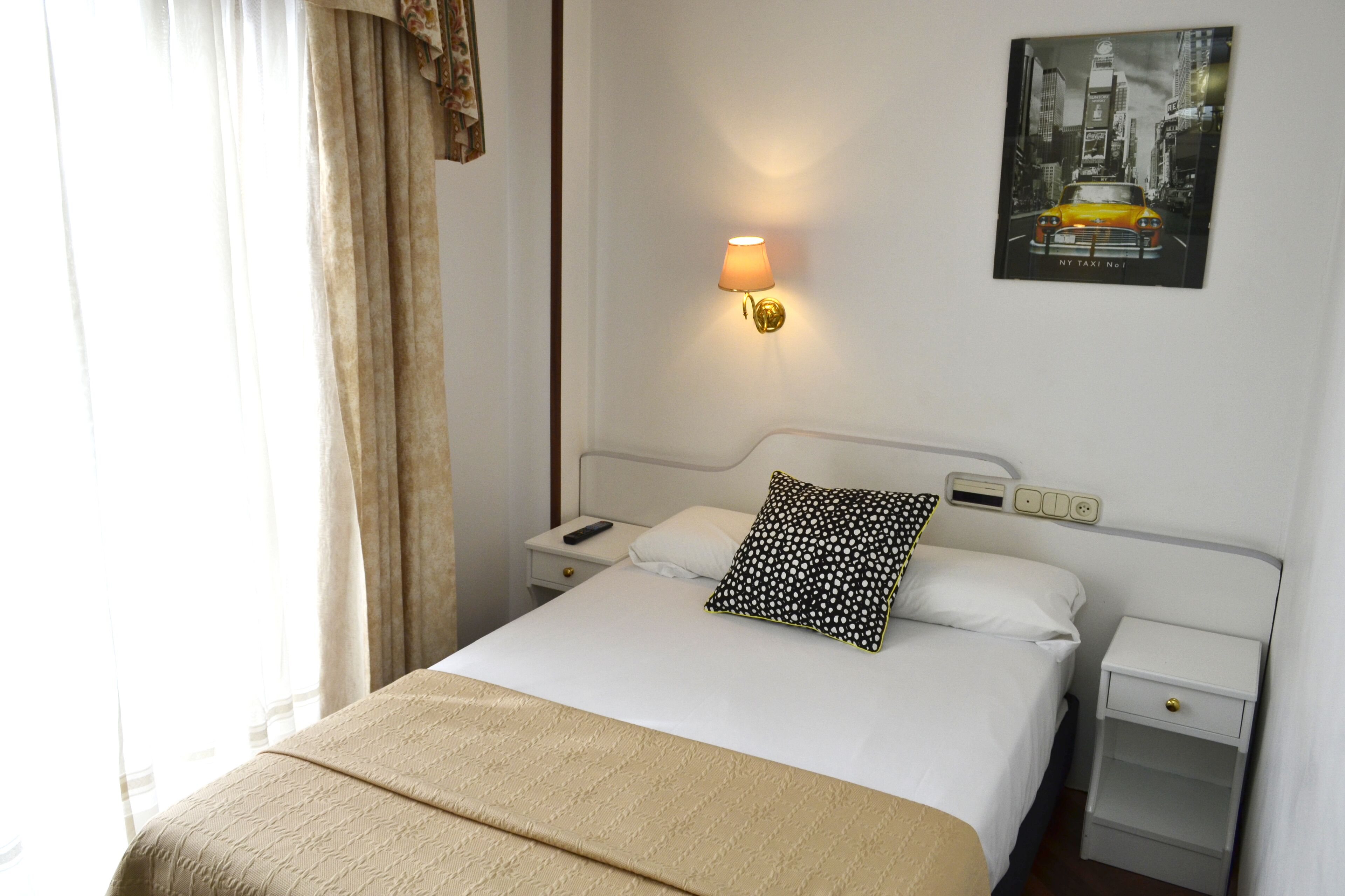 Desk, laptop workspace, WiFi (free), bed sheets