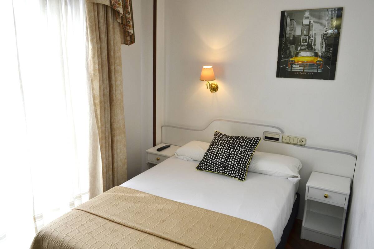 Desk, laptop workspace, WiFi (free), bed sheets