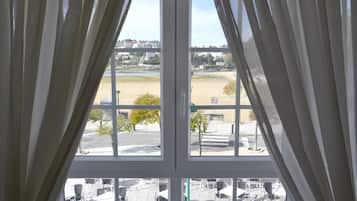 Premium tweepersoonskamer, uitzicht op zee | Uitzicht vanuit de kamer