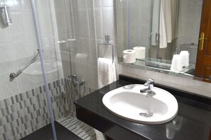 Standard Double Room | Bathroom | Hair dryer, towels