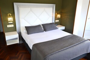 Premium Double Room, Sea View | Desk, laptop workspace, free WiFi, bed sheets