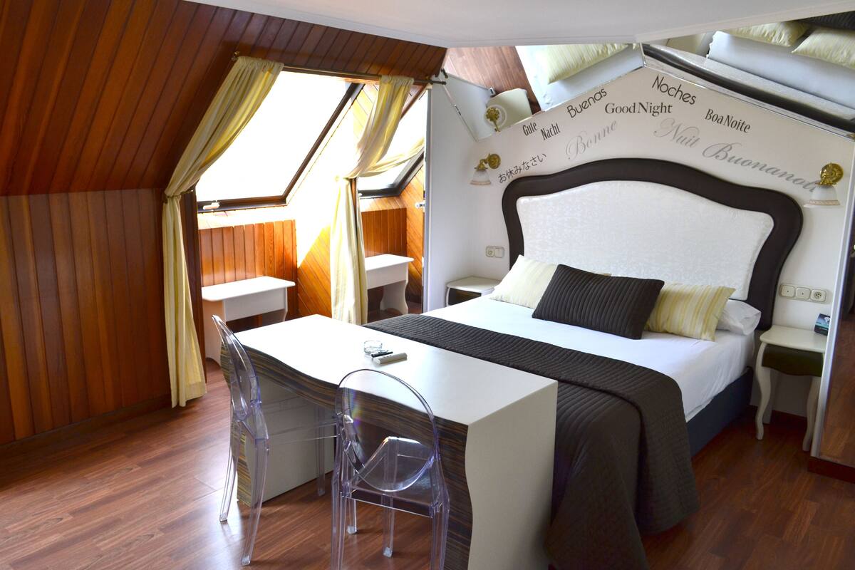 Desk, laptop workspace, WiFi (free), bed sheets