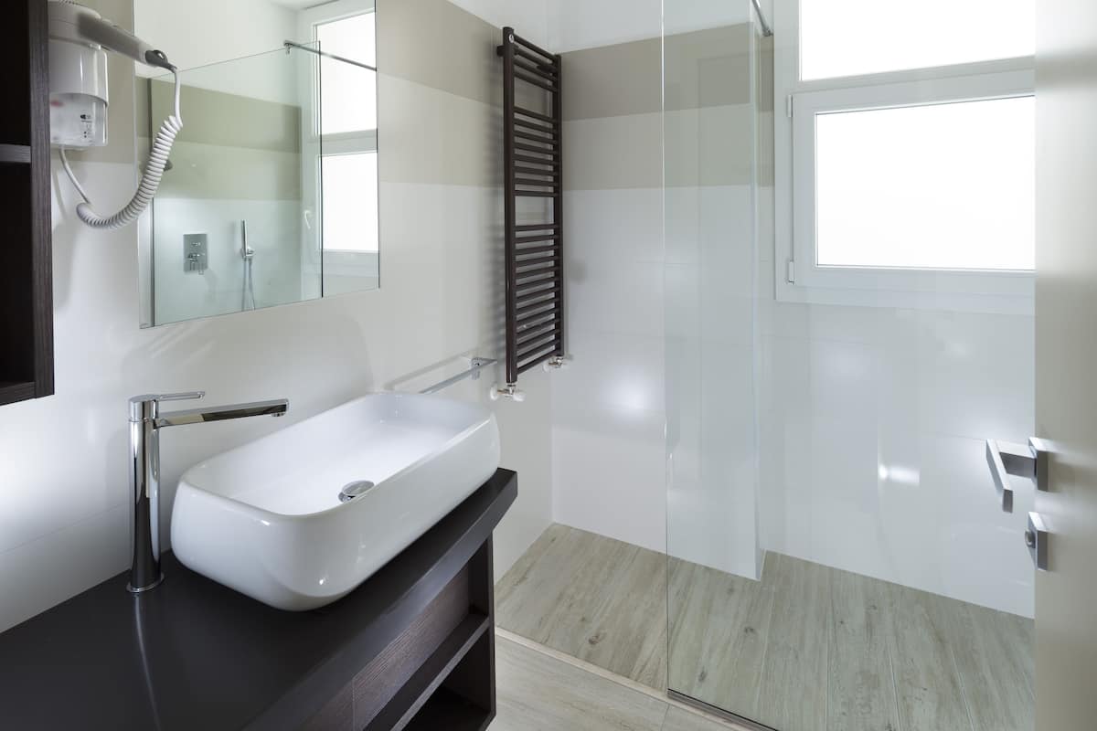 suite, annex building | bathroom | shower, free toiletries, hair dryer, bidet