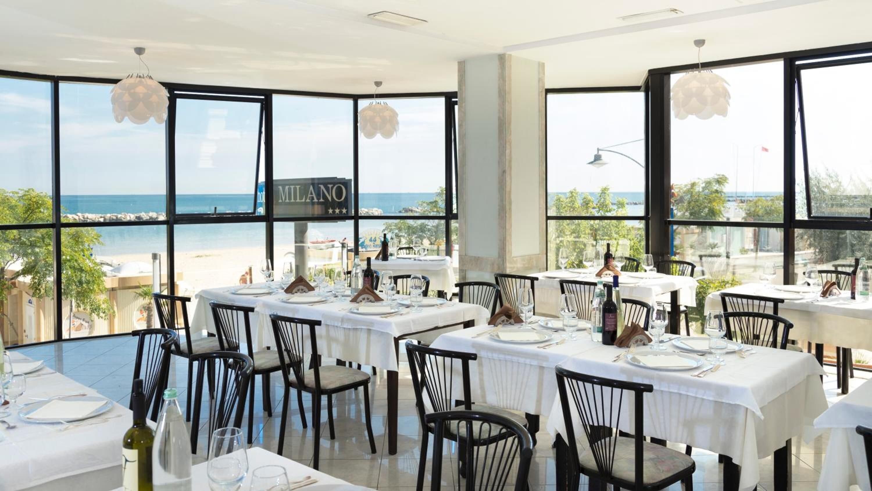 breakfast, lunch, dinner served; sea views