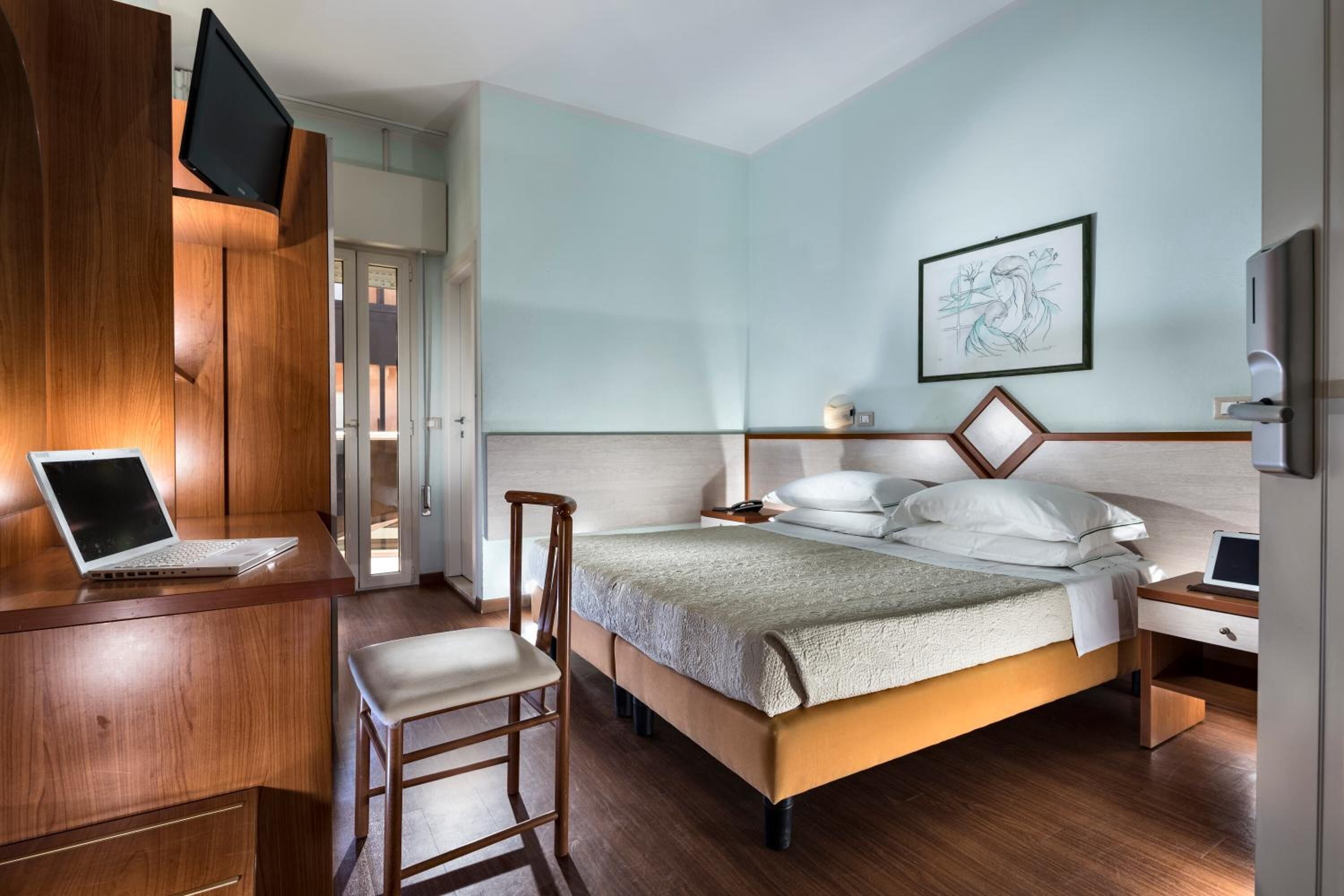 minibar, in-room safe, desk, soundproofing