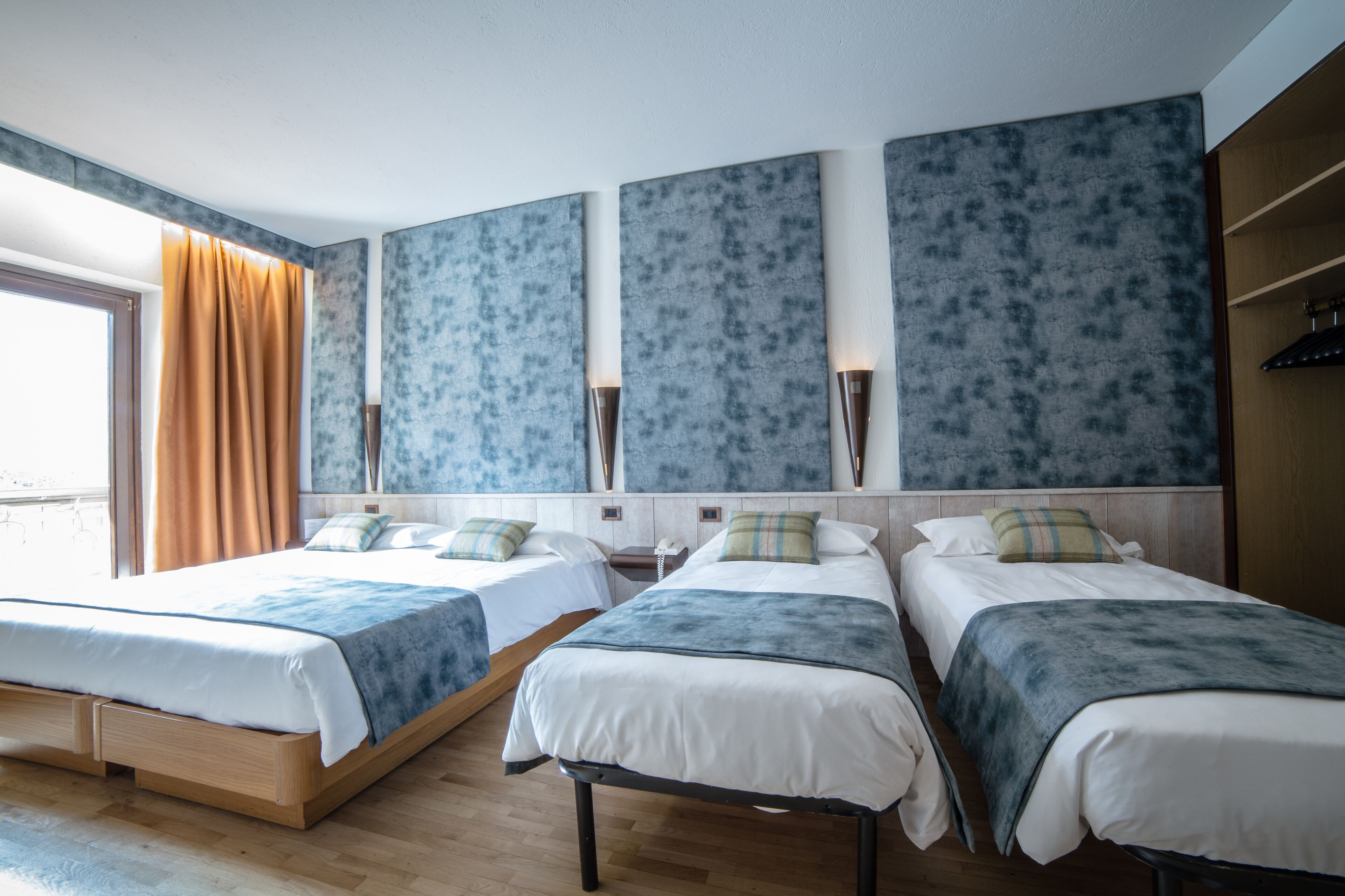 quadruple room | 1 bedroom, desk, soundproofing, free wifi