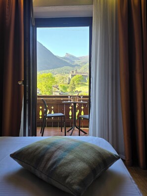 Habitación Deluxe doble | Escritorio, sistema de insonorización, wifi gratis y ropa de cama